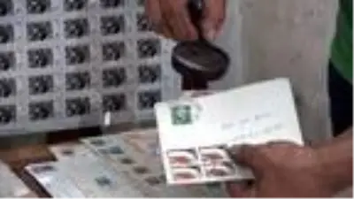 Yarım asırdır pul biriktiriyor Yarım asırdır pul biriktiriyor