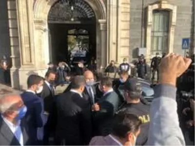 AK Parti İstanbul Milletvekili Markar Esayan'nın cenazesi toprağa verildi AK Parti İstanbul Milletvekili Markar Esayan'nın cenazesi toprağa verildi