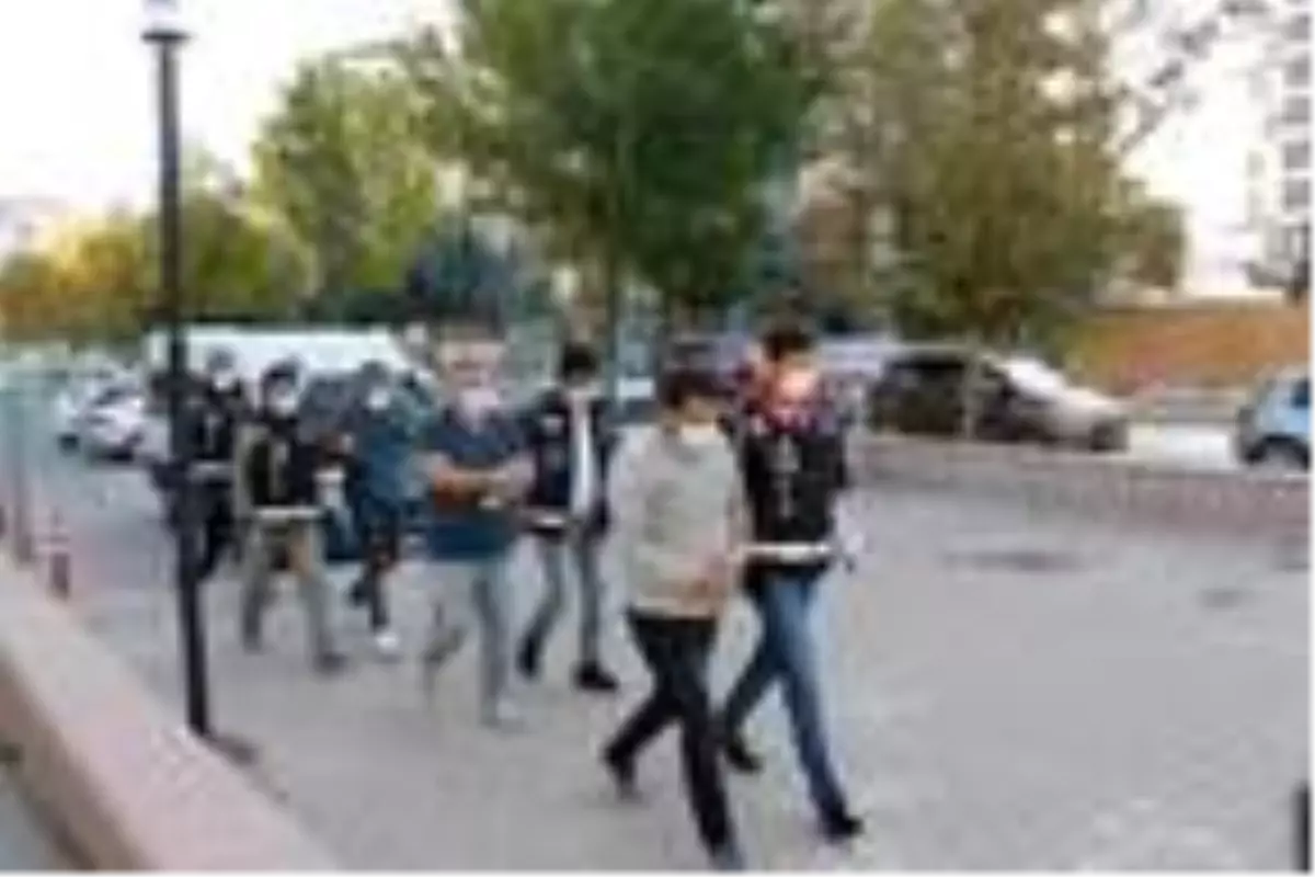Aksaray'da, 17 FETÖ şüphelisi adliyede