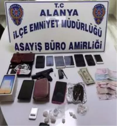 Son dakika haberleri! Alanya'da silahlı yaralama olayının şüphelisi uyuşturucu baskında yakalandı Son dakika haberleri! Alanya'da silahlı yaralama olayının şüphelisi uyuşturucu baskında yakalandı