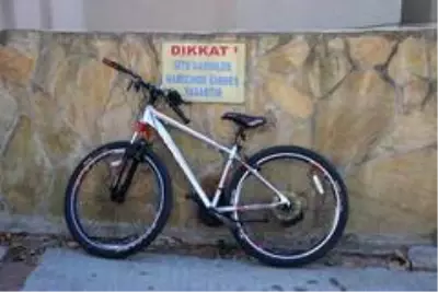Turistin feci ölümü...Hafriyat kamyonunun altında kalan yabancı uyruklu kadın feci şekilde can verdi Turistin feci ölümü...Hafriyat kamyonunun altında kalan yabancı uyruklu kadın feci şekilde can verdi