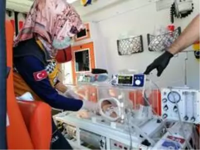 Ambulans uçakla bir günde iki bebek operasyonu Ambulans uçakla bir günde iki bebek operasyonu