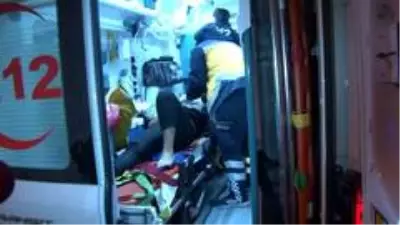 Ankara'da 2 araç kafa kafaya çarpıştı: 1'i ağır 5 yaralı Ankara'da 2 araç kafa kafaya çarpıştı: 1'i ağır 5 yaralı