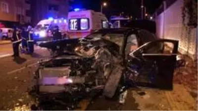 Ankara'da 2 araç kafa kafaya çarpıştı: 1'i ağır 5 yaralı Ankara'da 2 araç kafa kafaya çarpıştı: 1'i ağır 5 yaralı