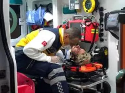 Ankara'da 2 araç kafa kafaya çarpıştı: 1'i ağır 5 yaralı Ankara'da 2 araç kafa kafaya çarpıştı: 1'i ağır 5 yaralı