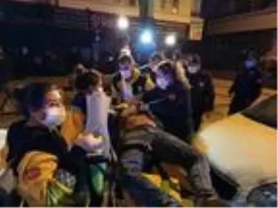 Ankara'da iki otomobil çarpıştı: 1'i ağır, 5 yaralı Ankara'da iki otomobil çarpıştı: 1'i ağır, 5 yaralı