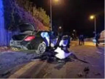 Ankara'da iki otomobil çarpıştı: 1'i ağır, 5 yaralı Ankara'da iki otomobil çarpıştı: 1'i ağır, 5 yaralı