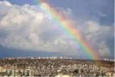 Sağanak sonrası gökkuşağı şöleni Sağanak sonrası gökkuşağı şöleni