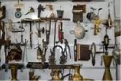 Ata yadigarlarını, müzeye çevirdiği atölyede sergiliyor Ata yadigarlarını, müzeye çevirdiği atölyede sergiliyor