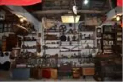 Ata yadigarlarını, müzeye çevirdiği atölyede sergiliyor Ata yadigarlarını, müzeye çevirdiği atölyede sergiliyor