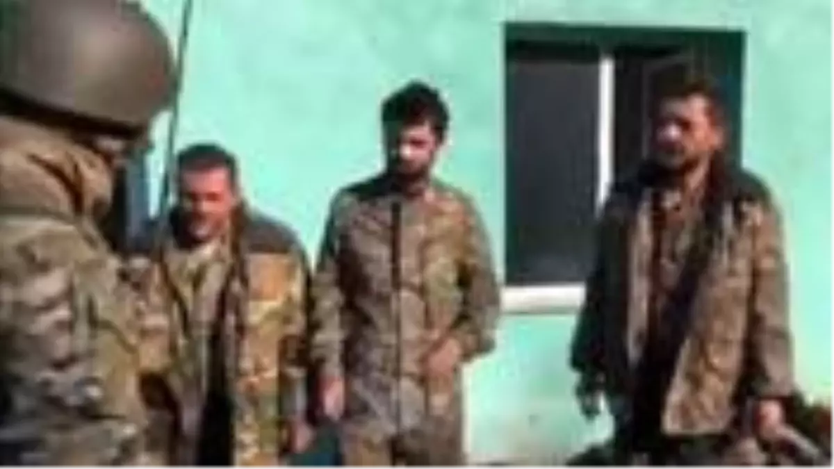 Azerbaycan ordusunun Karabağ'da esir aldığı Ermeni askerlerin görüntüsü yayınlandı