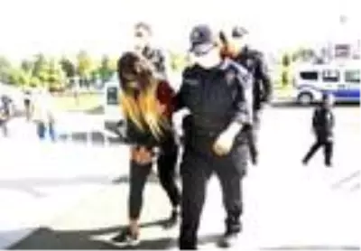 Başgardiyanı yaralayan kadın, eski yengesini korkutmak için silahı çıkarmış (2) Başgardiyanı yaralayan kadın, eski yengesini korkutmak için silahı çıkarmış (2)