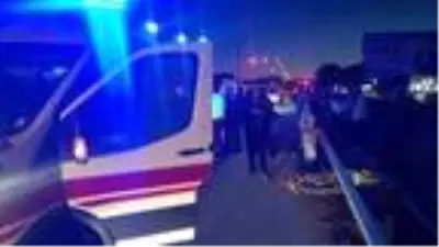 Başını demir bariyerlere çarpan motosikletin sürücüsü ağır yaralandı Başını demir bariyerlere çarpan motosikletin sürücüsü ağır yaralandı