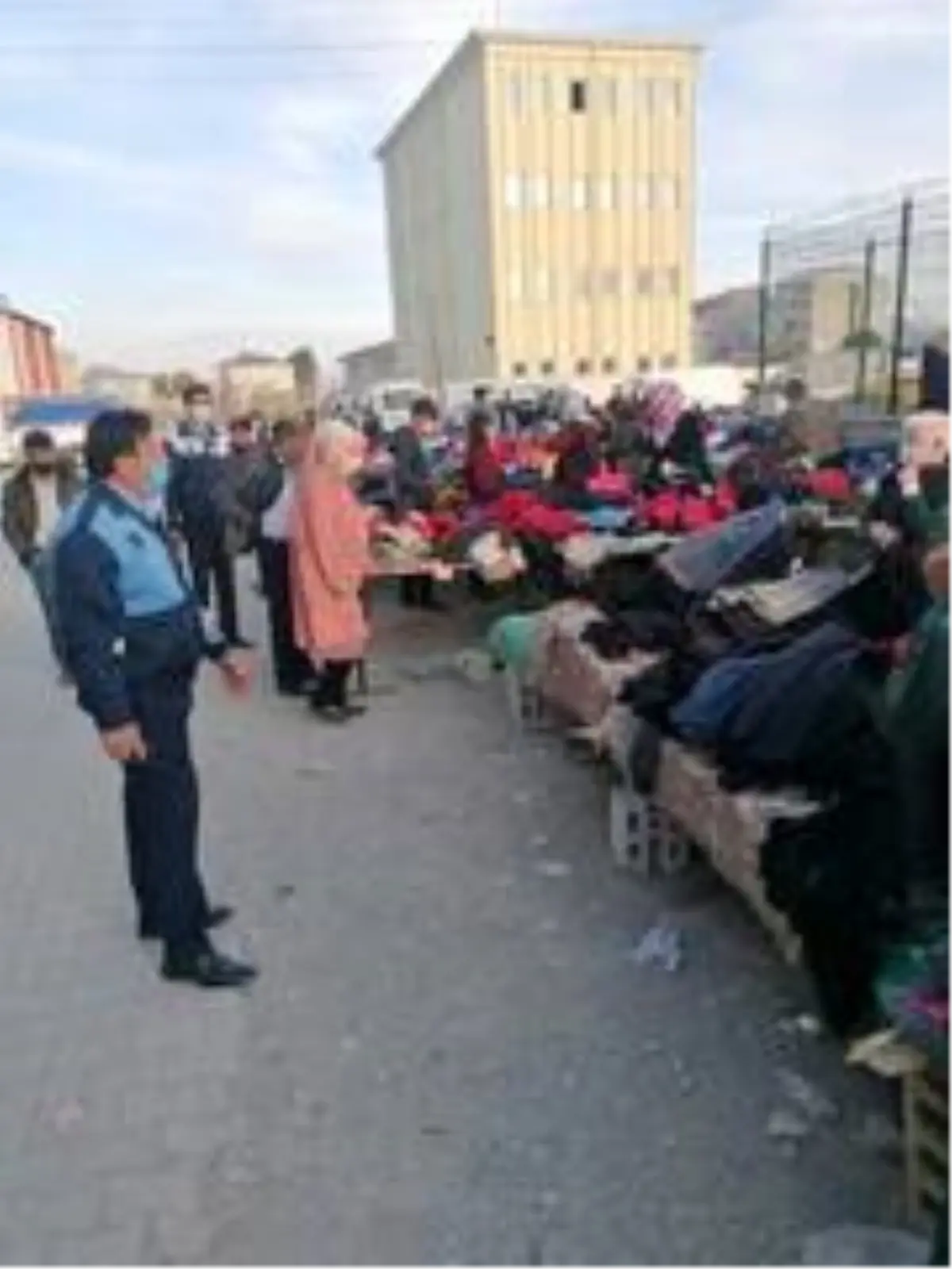 Başkan Ensari: 'İkinci el giyim ürünleri hastalık saçıyor'