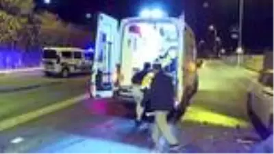 Başkentte iki otomobil çarpıştı: 1'i ağır 5 yaralı Başkentte iki otomobil çarpıştı: 1'i ağır 5 yaralı