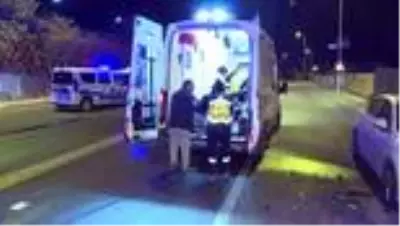Başkentte iki otomobil çarpıştı: 1'i ağır 5 yaralı Başkentte iki otomobil çarpıştı: 1'i ağır 5 yaralı