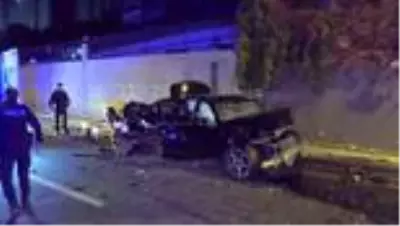 Başkentte iki otomobil çarpıştı: 1'i ağır 5 yaralı Başkentte iki otomobil çarpıştı: 1'i ağır 5 yaralı