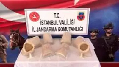 Baza altından uyuşturucu fışkırdı Baza altından uyuşturucu fışkırdı