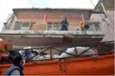 Bursa'da 3 katlı evden 3 kamyon çöp çıktı Bursa'da 3 katlı evden 3 kamyon çöp çıktı