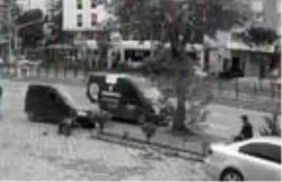 Bisikletli ve yayanın yaralandığı kaza kamerada Bisikletli ve yayanın yaralandığı kaza kamerada