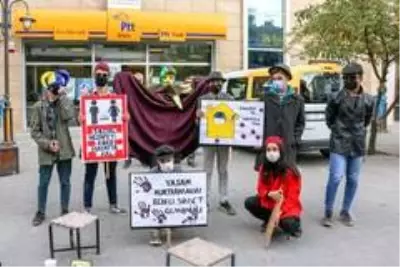 Pandemiye dikkat çekmek için tiyatro oyunu sahnelendi Pandemiye dikkat çekmek için tiyatro oyunu sahnelendi