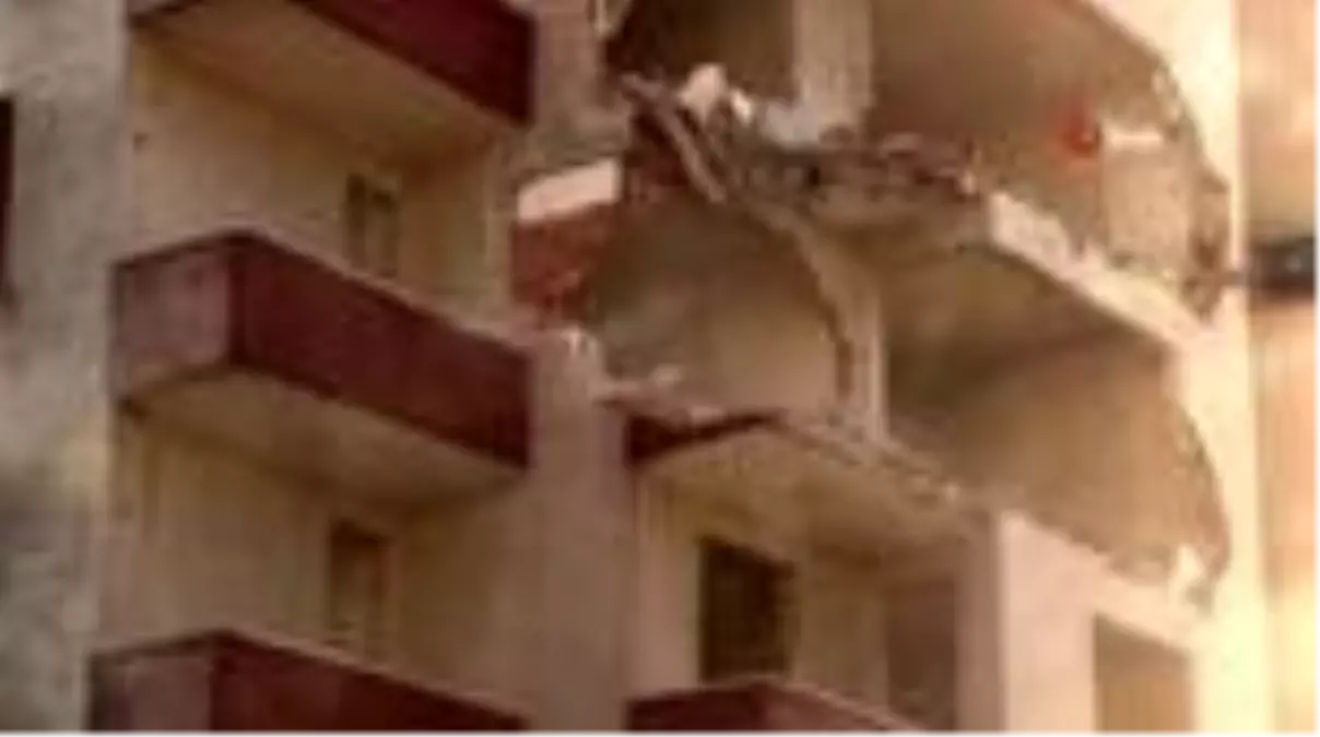 Büyükçekmece'de kentsel dönüşüm kapsamında 2 mahallede yıkım çalışması gerçekleştirildi