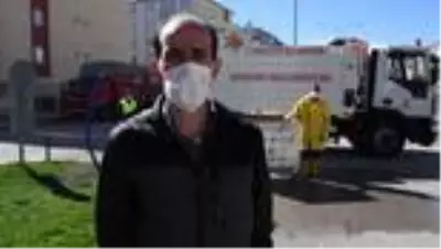 Çöp konteynerleri özel araçla dezenfekte ediliyor Çöp konteynerleri özel araçla dezenfekte ediliyor