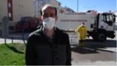 Çöp konteynerleri özel araçla dezenfekte ediliyor Çöp konteynerleri özel araçla dezenfekte ediliyor