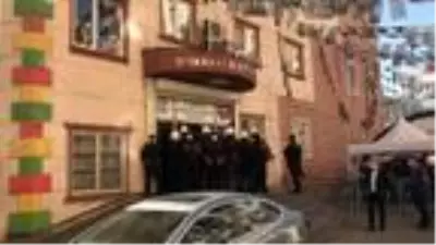 Diyarbakır'da, HDP'nin il ve ilçe binalarına polis operasyonu (1) Diyarbakır'da, HDP'nin il ve ilçe binalarına polis operasyonu (1)