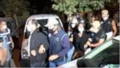 Diyarbakır'da, HDP'nin il ve ilçe binalarına polis operasyonu (5) Diyarbakır'da, HDP'nin il ve ilçe binalarına polis operasyonu (5)