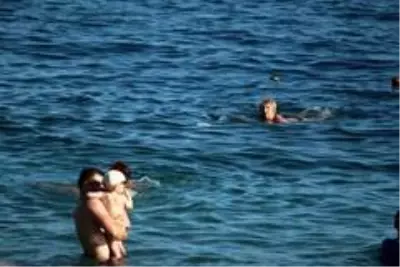 Yağmur ve fırtınaya yerini deniz keyfine bıraktı Yağmur ve fırtınaya yerini deniz keyfine bıraktı