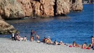 Yağmur ve fırtınaya yerini deniz keyfine bıraktı Yağmur ve fırtınaya yerini deniz keyfine bıraktı