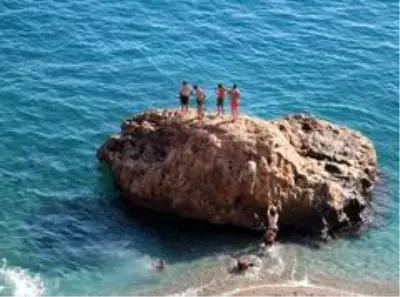 Yağmur ve fırtınaya yerini deniz keyfine bıraktı Yağmur ve fırtınaya yerini deniz keyfine bıraktı