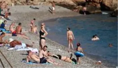 Yağmur ve fırtınaya yerini deniz keyfine bıraktı Yağmur ve fırtınaya yerini deniz keyfine bıraktı