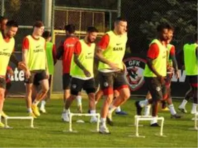 Son dakika spor: Enver Cenk Şahin: 'Kazanmak için sahaya çıkacağız' Son dakika spor: Enver Cenk Şahin: 'Kazanmak için sahaya çıkacağız'
