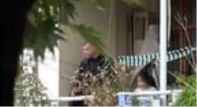 Eşini yaralayıp, kendisi ve çocuğunu 3 saat eve kilitleyen baba, tutuklandı Eşini yaralayıp, kendisi ve çocuğunu 3 saat eve kilitleyen baba, tutuklandı