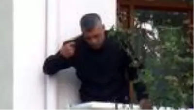 Eşini yaralayıp, kendisi ve çocuğunu 3 saat eve kilitleyen baba, tutuklandı Eşini yaralayıp, kendisi ve çocuğunu 3 saat eve kilitleyen baba, tutuklandı