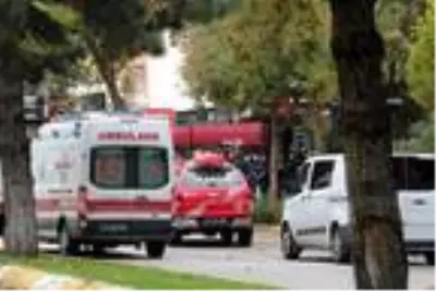 Eşini yaralayıp, kendisi ve çocuğunu 3 saat eve kilitleyen baba, tutuklandı Eşini yaralayıp, kendisi ve çocuğunu 3 saat eve kilitleyen baba, tutuklandı