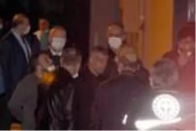 Eşini yaralayıp, kendisi ve çocuğunu 3 saat eve kilitleyen baba, tutuklandı Eşini yaralayıp, kendisi ve çocuğunu 3 saat eve kilitleyen baba, tutuklandı