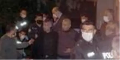 Eşini yaralayıp, kendisi ve çocuğunu 3 saat eve kilitleyen baba, tutuklandı Eşini yaralayıp, kendisi ve çocuğunu 3 saat eve kilitleyen baba, tutuklandı
