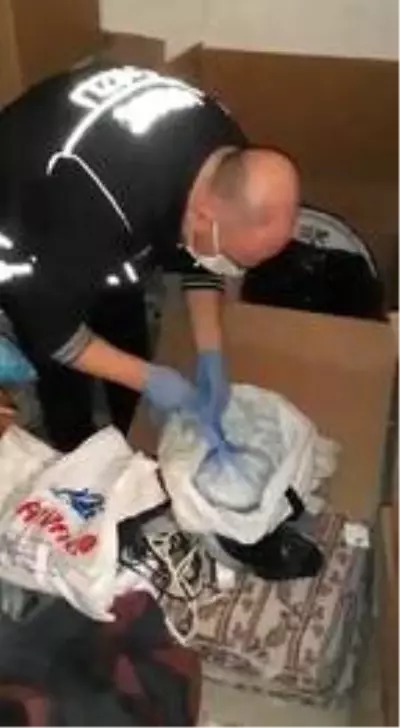Evinde 890 gram metamfetaminle yakalanan şüpheli tutuklandı Evinde 890 gram metamfetaminle yakalanan şüpheli tutuklandı