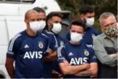 Fenerbahçe'de taraftarın tasarladığı otobüsün tanıtımı yapıldı Fenerbahçe'de taraftarın tasarladığı otobüsün tanıtımı yapıldı