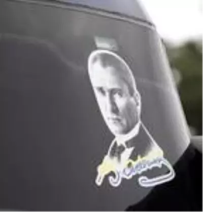 Fenerbahçe'de taraftarın tasarladığı otobüsün tanıtımı yapıldı Fenerbahçe'de taraftarın tasarladığı otobüsün tanıtımı yapıldı