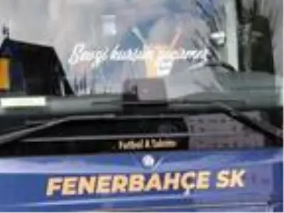 Fenerbahçe'de taraftarın tasarladığı otobüsün tanıtımı yapıldı Fenerbahçe'de taraftarın tasarladığı otobüsün tanıtımı yapıldı