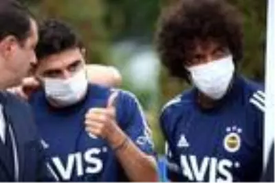 Fenerbahçe'de taraftarın tasarladığı otobüsün tanıtımı yapıldı Fenerbahçe'de taraftarın tasarladığı otobüsün tanıtımı yapıldı