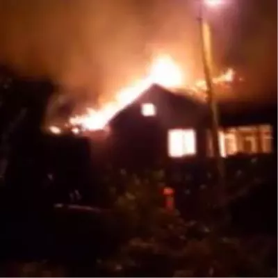 Son dakika haber: Muhtarın evi alevlere teslim oldu Son dakika haber: Muhtarın evi alevlere teslim oldu