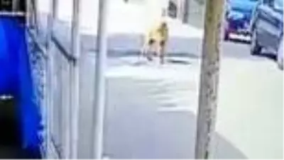 Göz göre göre cipi ile köpeğin üzerinden böyle geçti Göz göre göre cipi ile köpeğin üzerinden böyle geçti