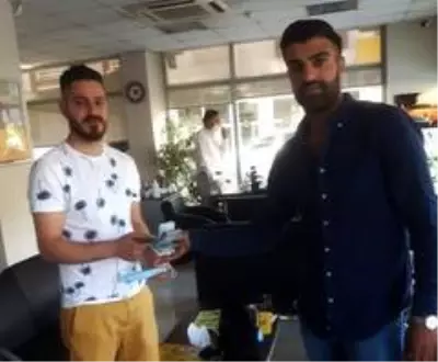 Gurbetçi 20 bin lira bulunan çantadan umudunu kesmişti, sürpriz yaşadı Gurbetçi 20 bin lira bulunan çantadan umudunu kesmişti, sürpriz yaşadı