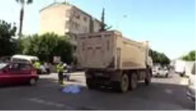 Hafriyat kamyonunun altında kalan bisiklet sürücüsü yaşamını yitirdi Hafriyat kamyonunun altında kalan bisiklet sürücüsü yaşamını yitirdi
