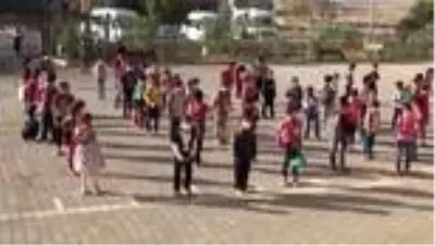 Hayırsever iş kadınından okula kütüphane Hayırsever iş kadınından okula kütüphane